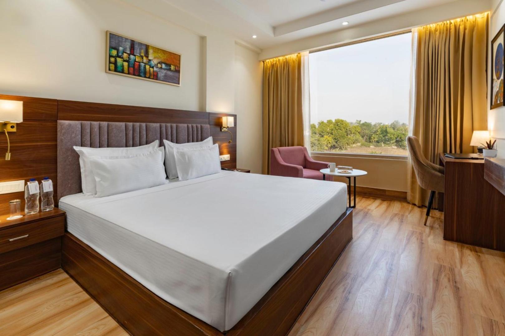 Clarks Inn Suites Agra Near Tajmahal المظهر الخارجي الصورة