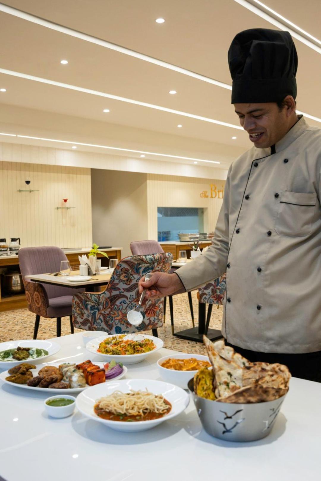Clarks Inn Suites Agra Near Tajmahal المظهر الخارجي الصورة