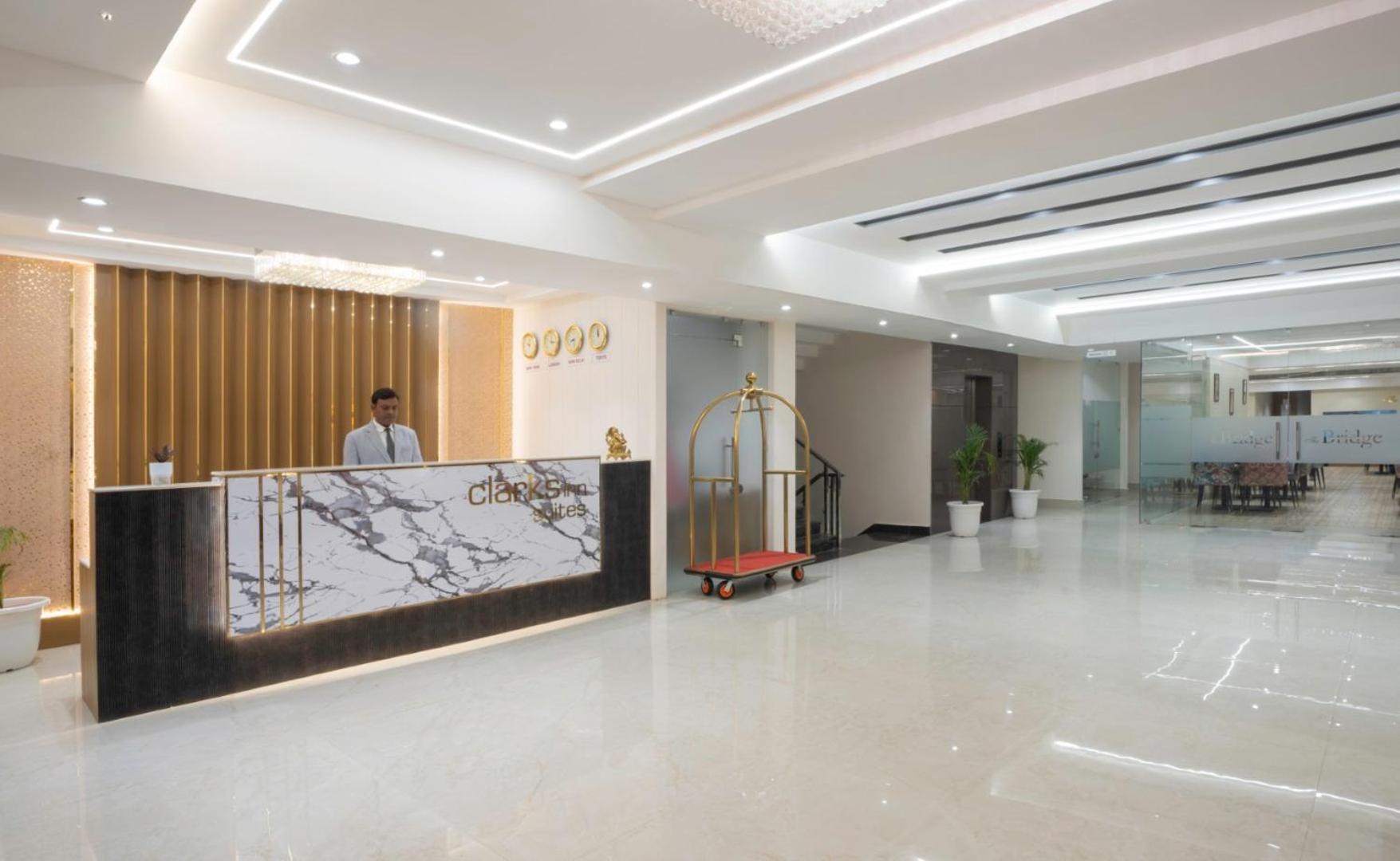 Clarks Inn Suites Agra Near Tajmahal المظهر الخارجي الصورة