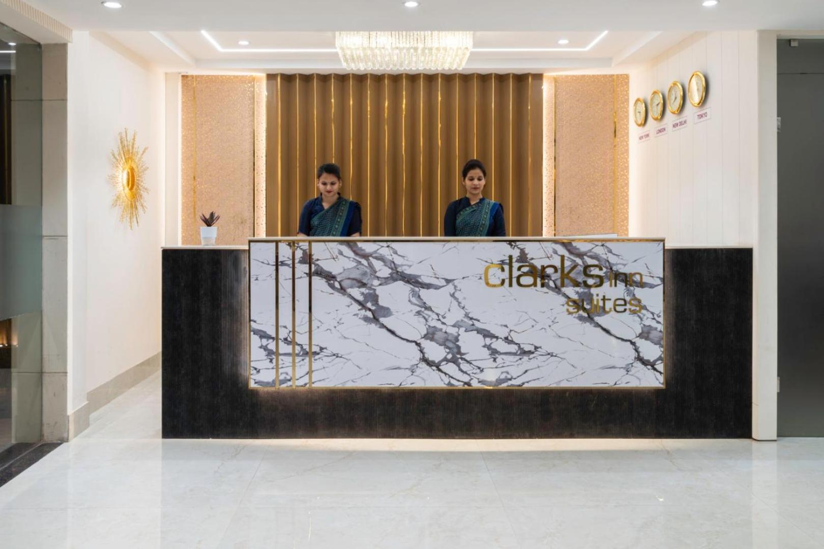 Clarks Inn Suites Agra Near Tajmahal المظهر الخارجي الصورة