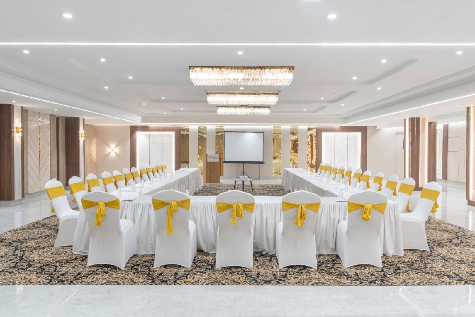 Clarks Inn Suites Agra Near Tajmahal المظهر الخارجي الصورة